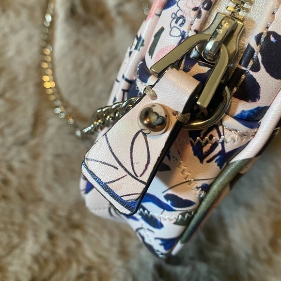 Guess mini over shoulder bag. Gold  and silver finishings, patterned. - Picture 6 of 9